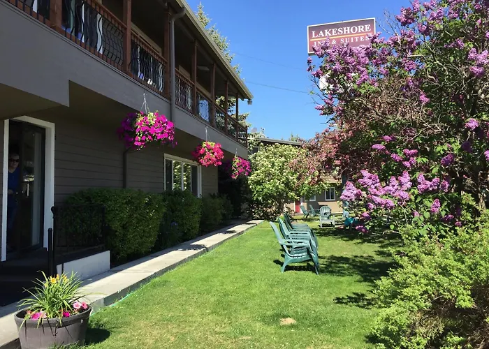 Lakeshore Inn & Suites