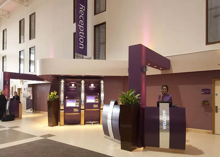 Premier Inn London Heathrow Airport T2 & T3 - Bath Road