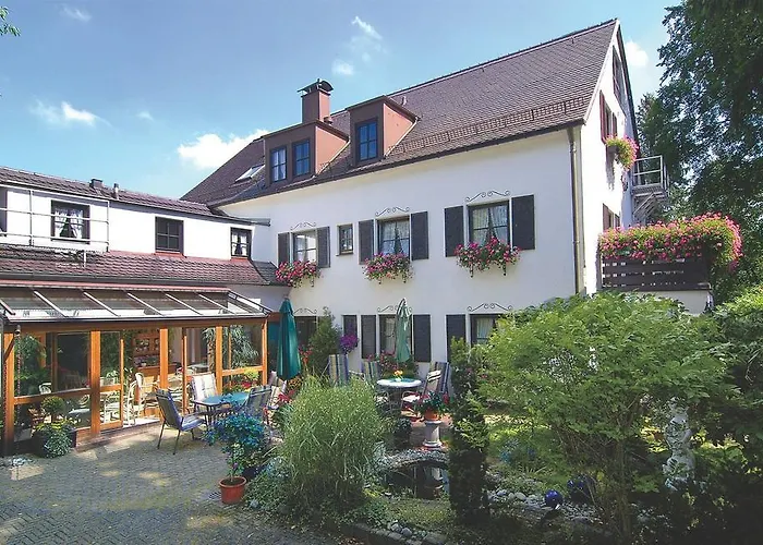 Arrivel Hotel Am Bergson - Bisher Hotel Neuner