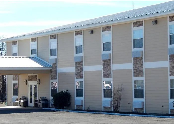 Econo Lodge Inn & Suites