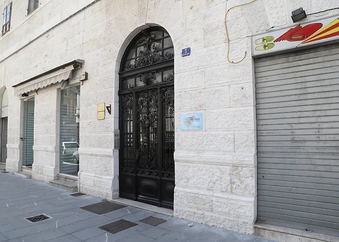 Porto Vecchio ROOMS - Stazione Centrale