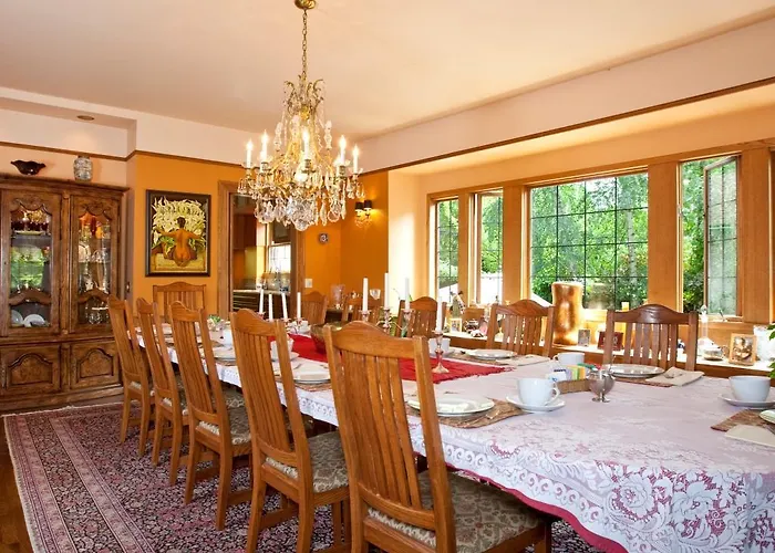 Bacon Mansion Bed And Breakfast