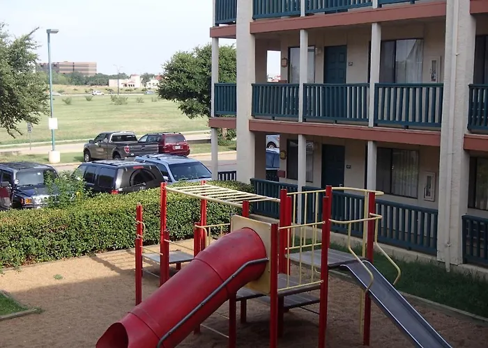 Motel: Econo Lodge Inn And Suites Arlington