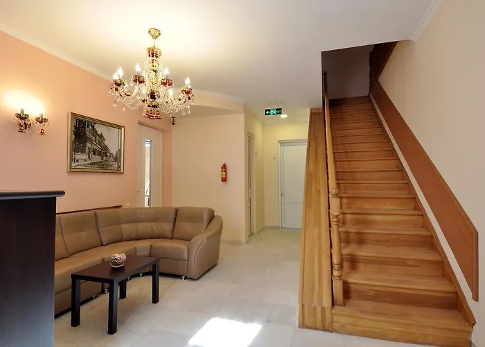 Albert House Hotel And Tours