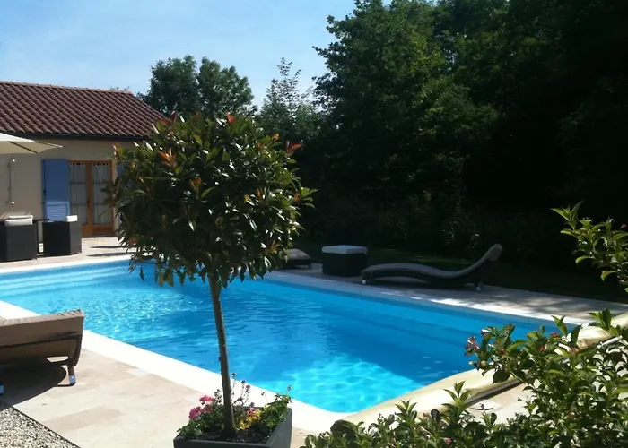 Hôtel accueillant les animaux: Logis Hotel La Grange Du Relais