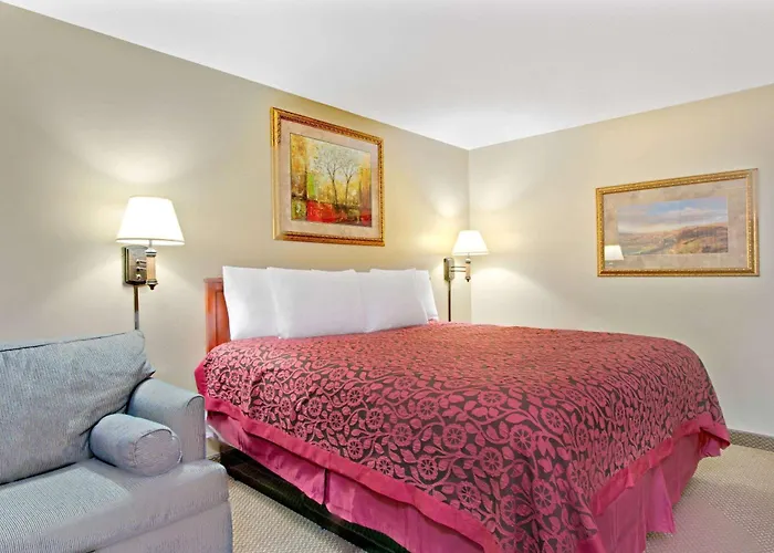 Days Inn By Wyndham St. Louis/Westport Mo