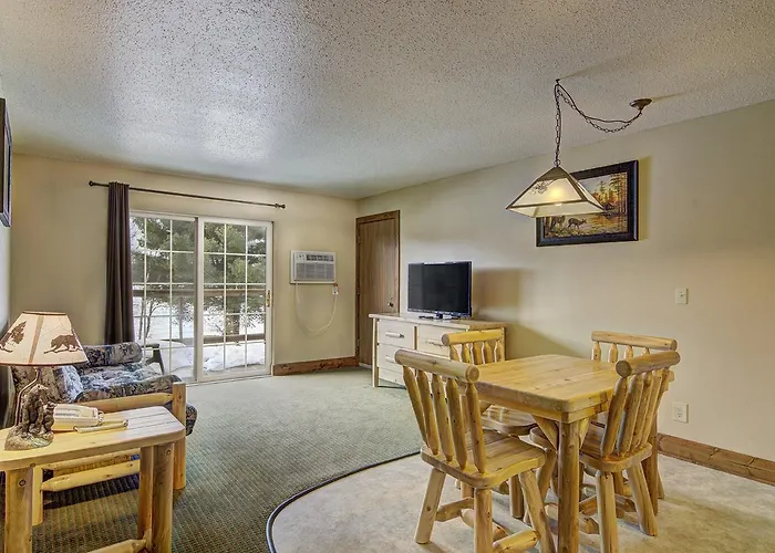 Resort: Eagle River Inn And Resort