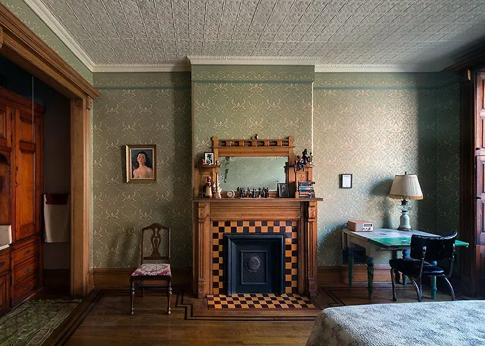  Harlem Flophouse