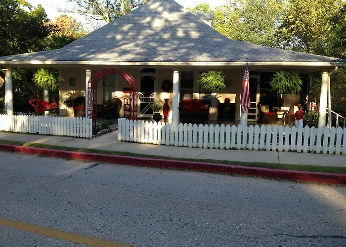 Red Bud Manor Inn