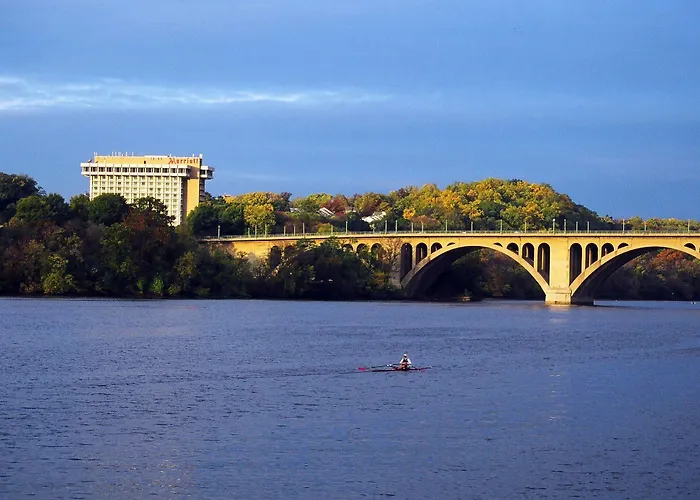 Сity center hotels Key Bridge Marriott