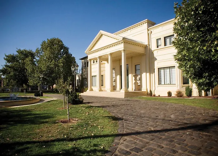 Hotels With Four Stars Carrington