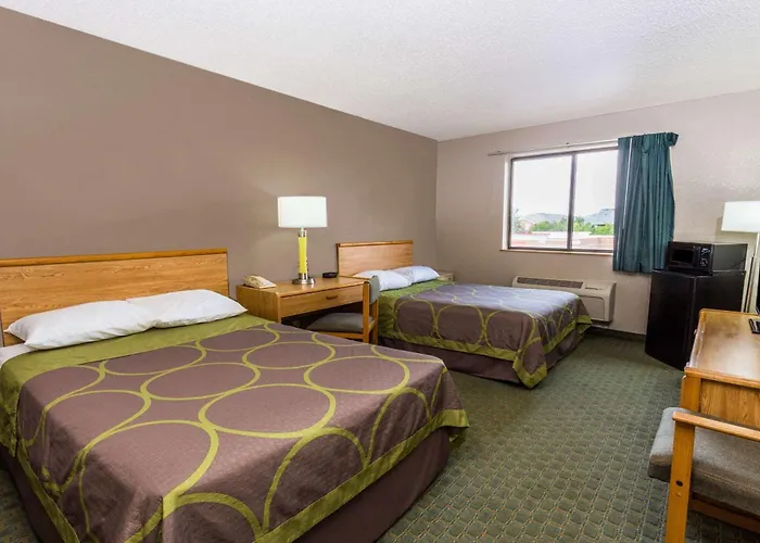 Super 8 By Wyndham St. Charles
