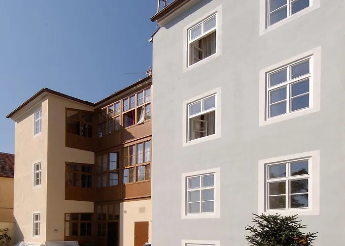 EA Jeleni Dvur ue Castle