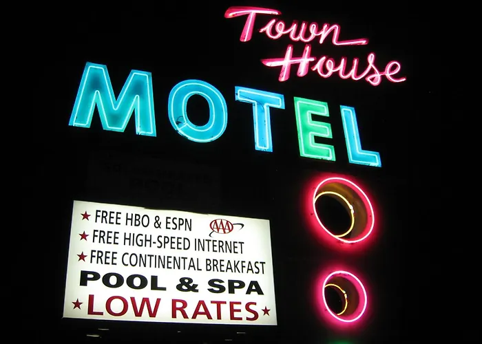Motel: Town House Motel