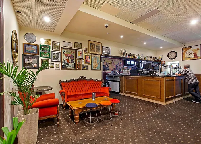 Casino hotel: Commonwealth Hotel