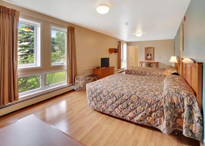 Long House Alaskan Hotel