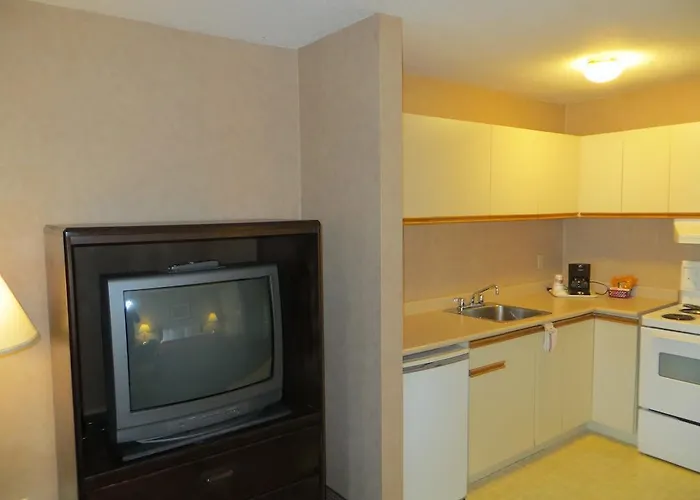Hotel with pool: Comfort Inn & Suites Victoria