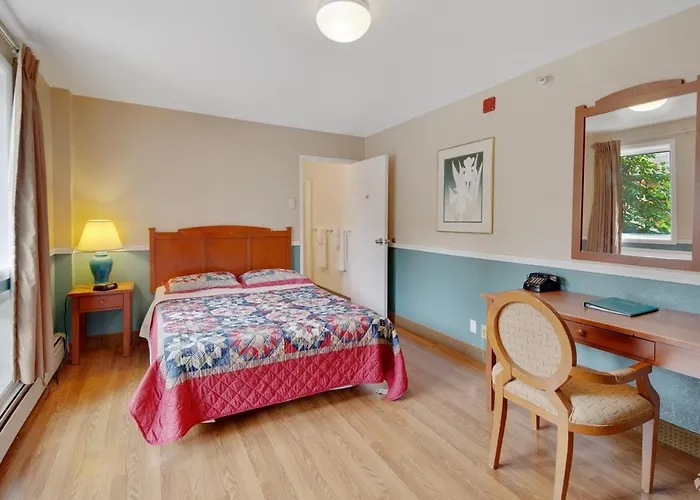 Long House Alaskan Hotel