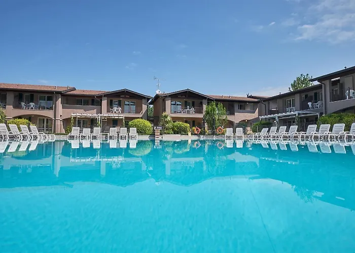 Self Catering: Villaggio Turistico Lugana Marina