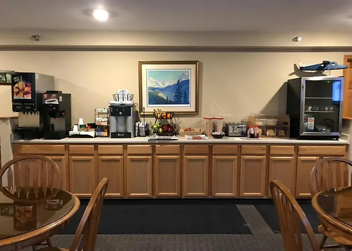 Lakeshore Inn & Suites