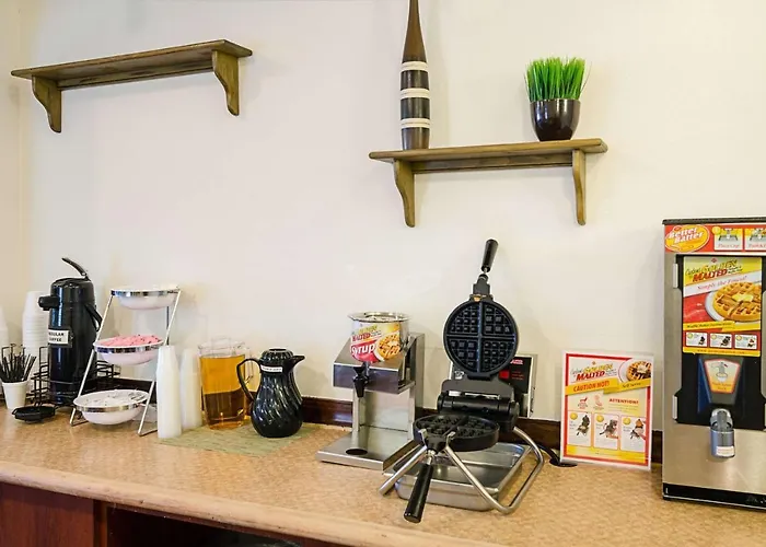 Econo Lodge Inn & Suites Johnson City