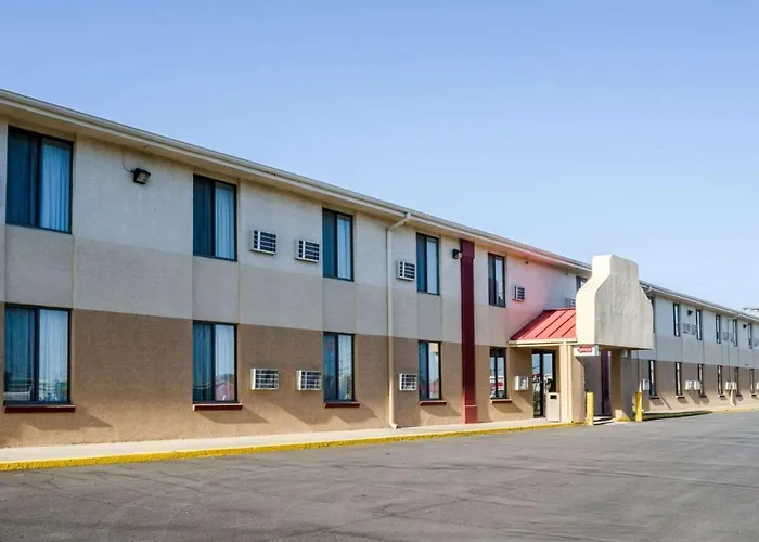 Pet Friendly hotel: Econo Lodge Ottawa