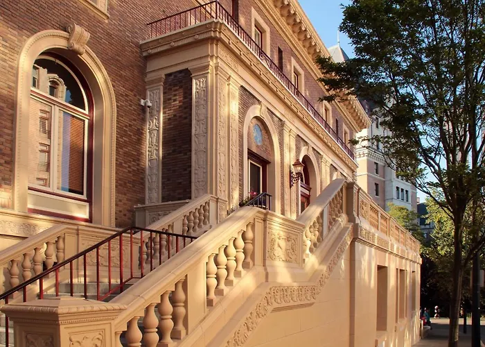 Hotels With Four Stars Inn At The Union Club Of British Columbia