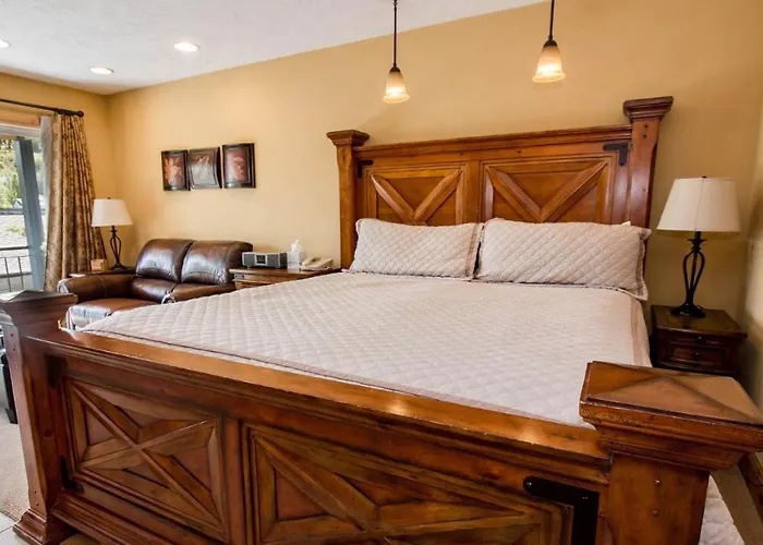 Treasure Mountain Inn