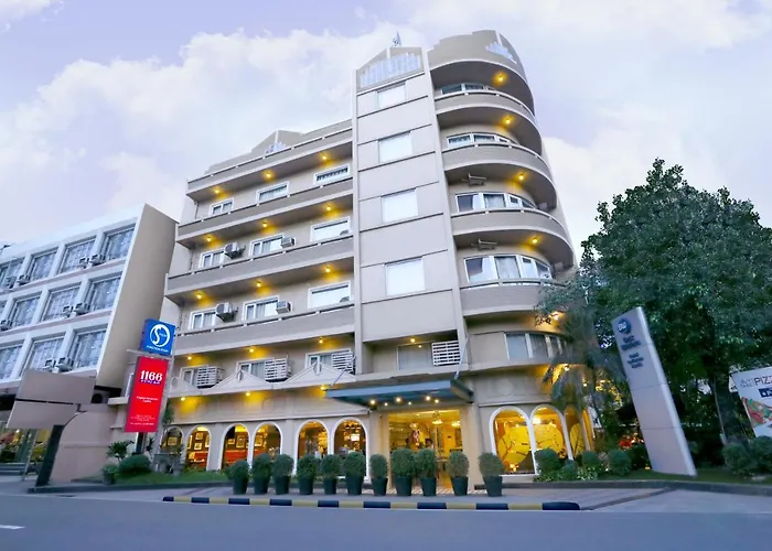 Luxury hotel only: Best Western Hotel La Corona Manila