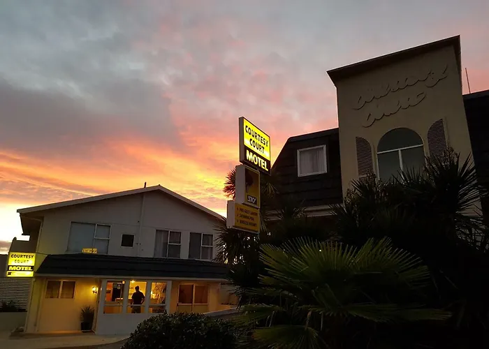 Courtesy Court Motel