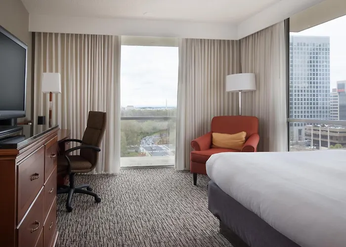 Сity center hotels Key Bridge Marriott