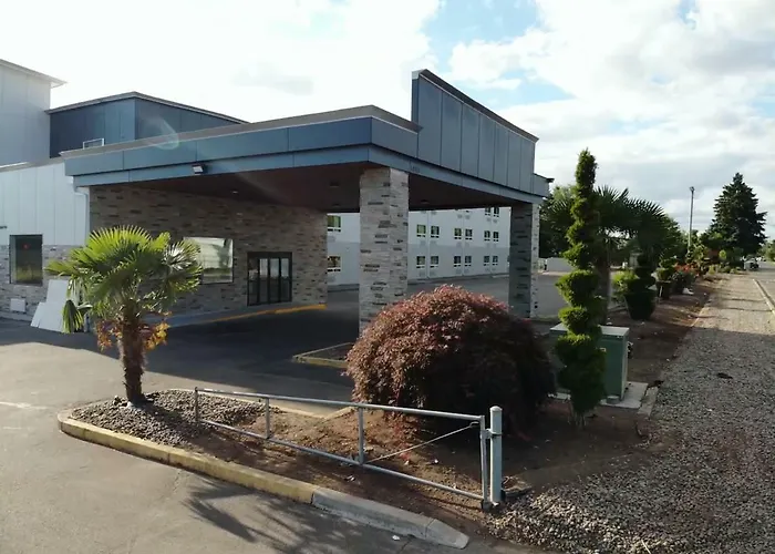 Motel: Capital Inn & Suites