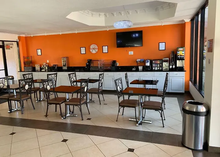 Howard Johnson By Wyndham Reseda & Suites