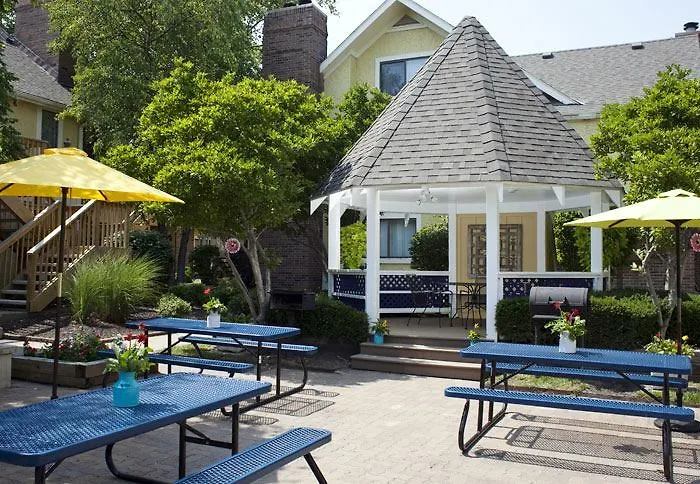 Spa Hotel: Chase Suite Hotel Kansas City Airport