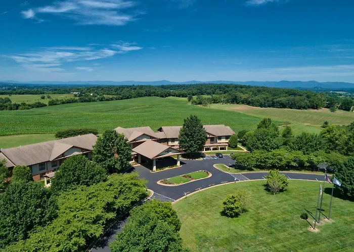 Round Hill Inn