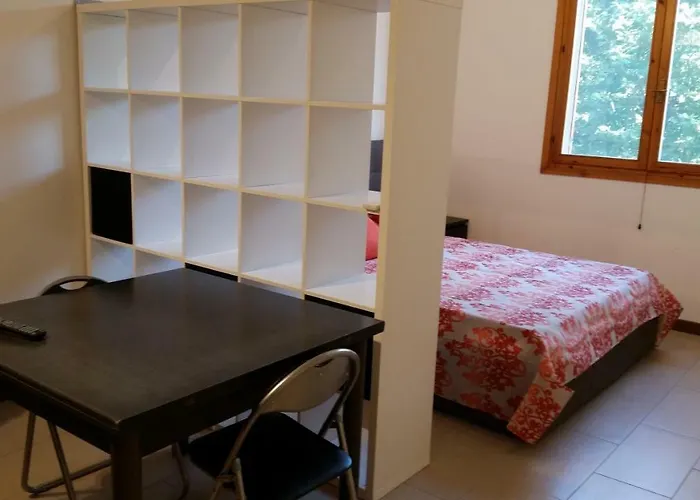 Cabine: Bologna Studio Flat 111 Via Francesco Zanardi