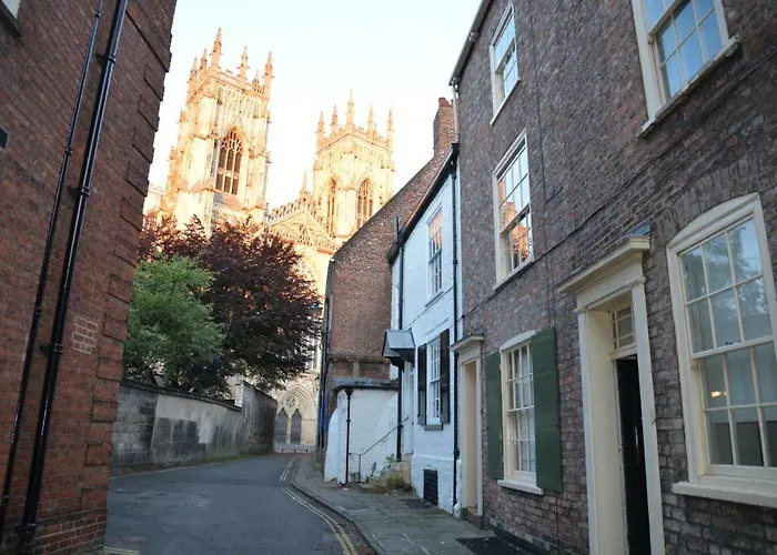 7 Precentor'S Court
