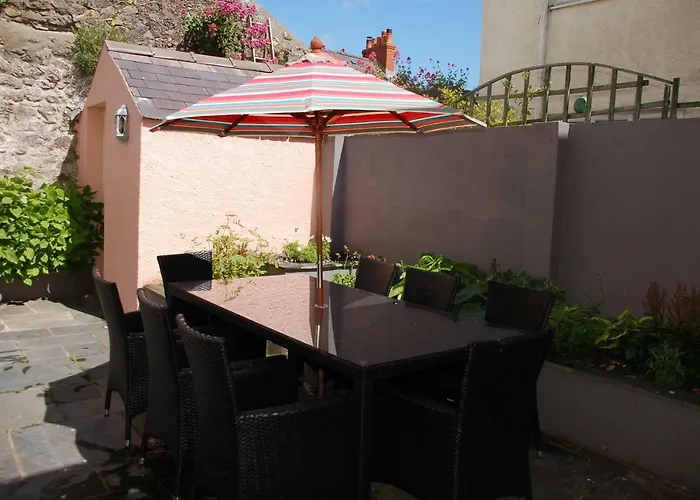 Private Villa: Woodbine Cottage