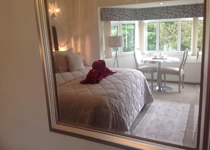 Guests house Oakleigh House