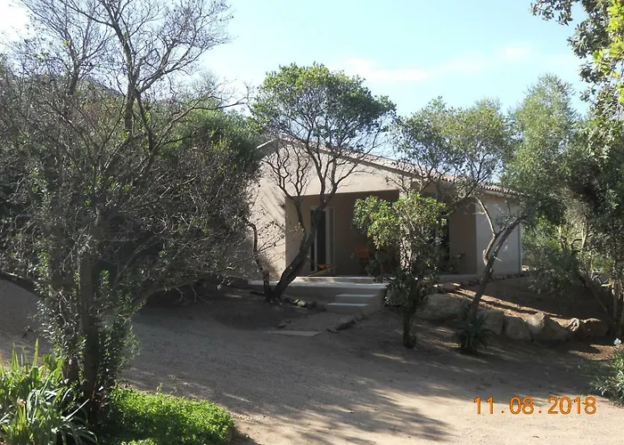 Maison de vacances: Hebergement Figari