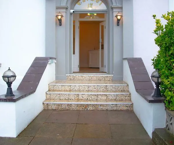 Beach hotel: Carmel House