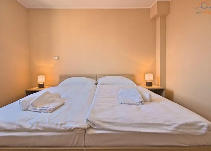 Rotonda Inn Novigrad