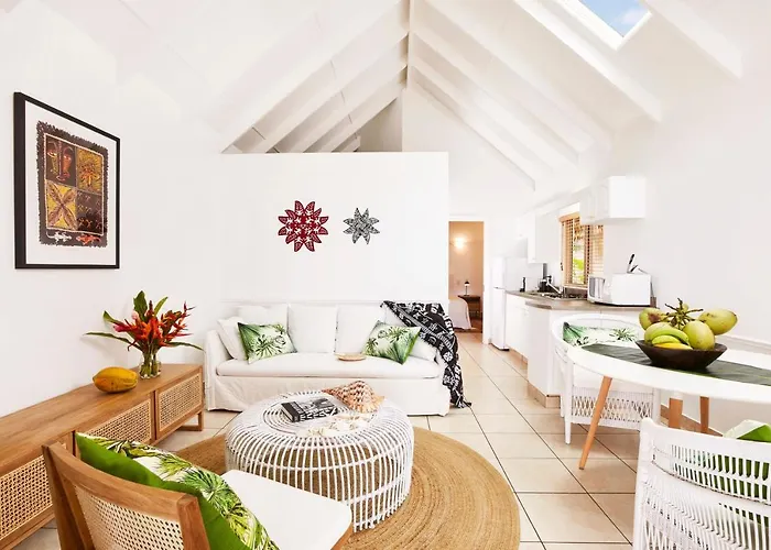 Vacation homes Motu Beachfront Art s