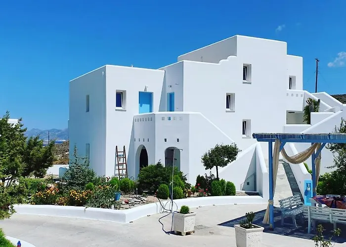 Sarakiniko Rooms