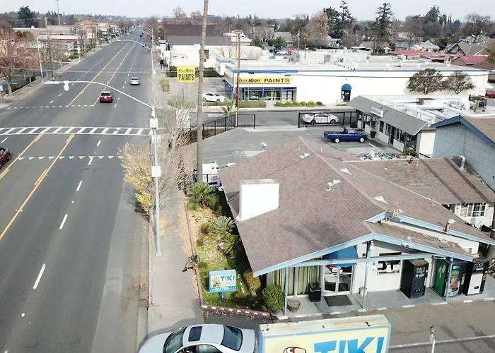 Motel: Tiki Lodge Hotel Modesto