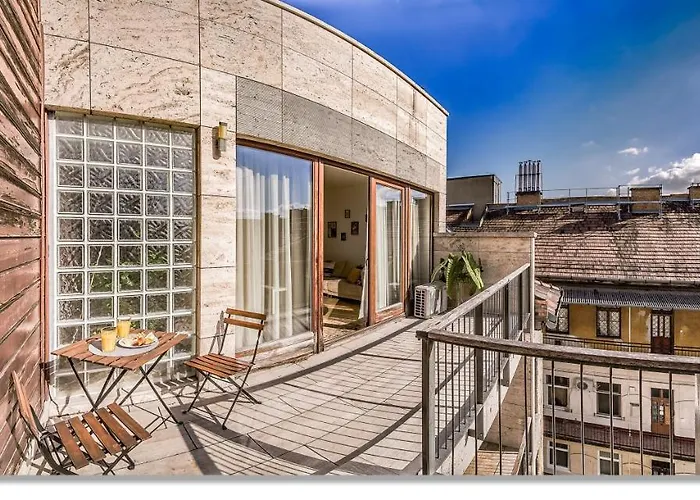 Avantgarde Apartments