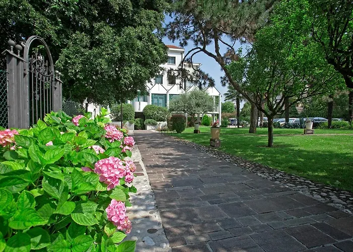 Park Ai Pini & Restaurant Ai Pini