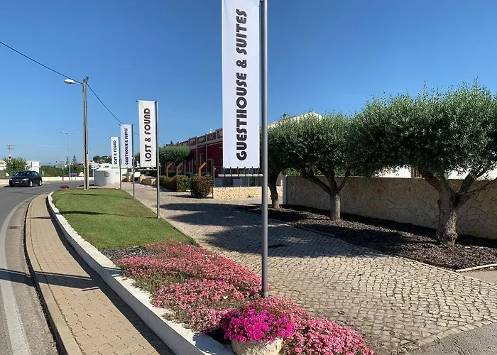 Lost & Found - Guesthouse & Suites